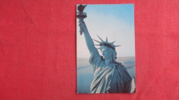 - New York> New York City > Statue Of Liberty -------- 2139 - Estatua De La Libertad