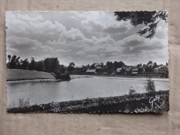 CHATELAUDREN ( 22 )  ETANG ET LA RUE DE LA GARE - Châtelaudren