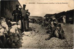 MEQUINEZ ,PRISONNIERS MAROCAINS TRAVAILLANT A LA RUE DES BEZZAZINES,BEAU PLAN REF 45736 - Meknès