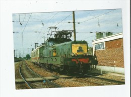 EN GARE D'AULNOYE (59) 160 .BB 12065 ET WAGON GRAISSEUR DE CATENAIRES (EX D E V 50 AO) JUILLET 1992 - Aulnoye