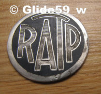 Ancienne Plaque-insigne De Casquette "R. A. T. P." - Railway