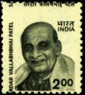 FAMOUS PEOPLE-SARDAR VALLABH BHAI PATEL-200p-DEFINITIVE-ERROR-PERFORATION SHIFT-INDIA-MNH-B6-460 - Abarten Und Kuriositäten