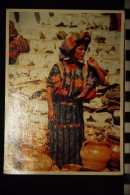 GUATEMALA, The Pot Dealer Chichicastenango , Femme Et Poterie - Guatemala