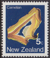 NEW ZEALAND 1982 Mineral/gemstone - Edelstein Carnelian/Karneol MNH, Mi # 859A - Unused Stamps