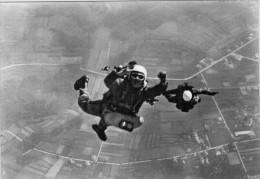 PARACADUTISTI    IN  VOLO      (NUOVA) - Parachutting