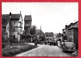 57. Puttelange-aux -Lacs.  Route De Sarreguemines. Eglise Provisoire. Hôtel - Puttelange