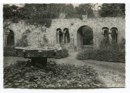 Ref 197 - DAOULAS - La Vasque De Granit Du Cloître Et L'entrée De La Salle Capitulaire (jolie CPSM Grand Format) - Daoulas