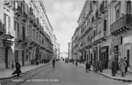 Delcampe - 03438 "TARANTO - VIA FEDERICO DI PALMA"  ANIMATA, AUTO '50. IMPRESSIONE DAL VERO. CART.  NON SPED. - Taranto