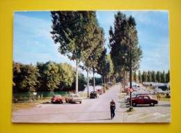 80  -cpsm Grand Format   BRAY-SUR-SOMME - Le Camping Et Le Port  -nombreuses Autos Anciennes - Bray Sur Somme