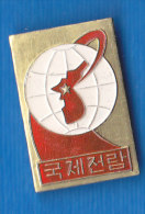 Space Cosmos ZENLAM PyongYang  North Korea Pin Badge - Espacio