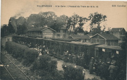 VILLEPARISIS - A La Gare : L'Assaut Du Train De 18 H 15 - Villeparisis