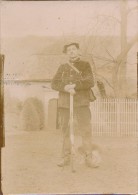 Photo Albuminée Chasseur De Plein Pied Avec Son Fusil "Voyage à Nice 1915" - Guerre, Militaire