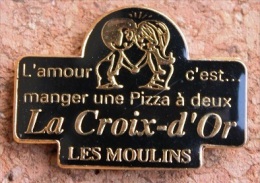 RESTAURANT PIZZERIA LA CROIX D'OR - LES MOULINS - L'AMOUR C'EST... MANGER UNE PIZZA - AMOUREUX -   (5) - Levensmiddelen