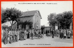 CPA 78 PLAISIR Yvelines - Asile Départemental Des Petits-Prés - La Cour D'Honneur, La Sortie Du Dimanche ° Bourdier Loi - Plaisir