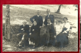 PAL-25 Photo D'une Famille De Ponts-de-Martel Près Du Locle. Cachet Ponts-de-Martel 1917 Pour St Sulpice NE. - Le Locle