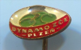 Cycling, Bike, Bicycles, Ciclismo - DYNAMO Plzen, Czech Republic, Vintage Pin Badge - Cyclisme