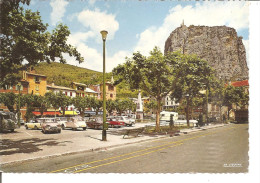 CASTELLANE    La Place Marcel Sauvaire ,belles Automobiles,2CV    No 04 039 10 - Castellane