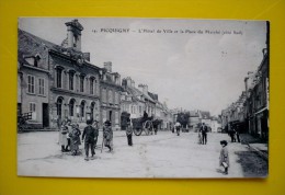 80- PICQUIGNY - L'hôtel De Ville Et La Place Du Marché Très Animée - Picquigny