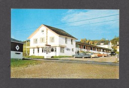 PERCÉ - GASPÉSIE - QUÉBEC - HÔTEL CHEZ GÉRARD RESTAURANT MOTEL - BELLES VOITURES - GÉRARD CARON PROP. - PAR UNIC - Percé