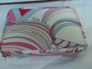 EMILIO PUCCI " COFFRET YEUX " TROUSSE NEUVE PROTEGEE  SURBOITE  MOINS PARFAITE   LIRE ET VOIR !! - Miniatures Femmes (avec Boite)