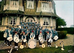 CARTE POSTALE GRAND FORMAT ORIGINALE DE 1984 : LE VAUDREUIL ; SA FANFARE MUNICIPALE ; L'AVENIR DU VAUDREUIL ; EURE (27) - Le Vaudreuil