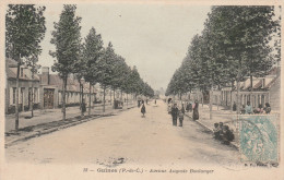 62 - Guines (P-de-C.) - Avenue Auguste Boulanger. - Animée. - Guines