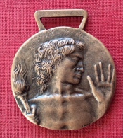 MEDAGLIA  CONI   DI EMILIO GRECO  - MINISTERO PUBBLICA ISTRUZIONE GIOCHI DELLA GIOVENTU´ - D- 3,5 Cm - BRONZO - Professionnels/De Société