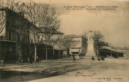 30  BAGNOLS  SUR CEZE  PLACE BOURGNEUF MONUMENT DES COMBATANTS - Bagnols-sur-Cèze