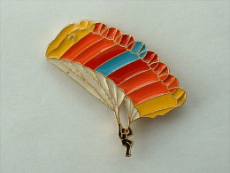 Pin´s PARACHUTISME - Parachutting