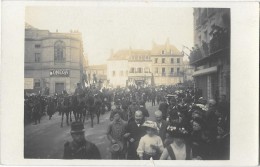 MOULINS (03) Carte Photo Place Avenue Défilé Belle Animation - Moulins