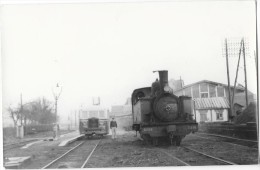 PERONNE (80) Photographie Format Cpa Chemin De Fer Ligne Secondaire Locomotive Autorail - Peronne