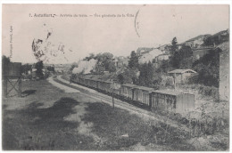 Lot Et Garonne 47 - ASTAFFORT L'arrivée Du Train Et Vue Générale De La Ville Locomotive Wagons Gare En Fond ? - Astaffort