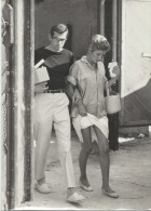 Tirage D´époque/Annette STROYBERG Et Roger VADIM/Bras Dessus Bras Dessous.../1957-58   PHOTN109 - Famous People