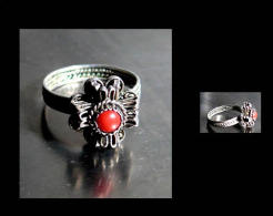 Curieuse Petite Bague Kabyle T52 - T53 / Vintage Kabylian Silver And Coral Ring - Rings