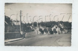 Dangu (27) : Arrivée Par La Route De Gisors  Environ 1956 (animée) PF. - Dangu