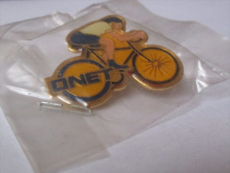 Pin's Onet - Partenaire Du Tour De France (cycliste époxy Neuf Scellé) - Cyclisme