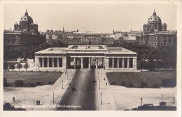 Wien - Heldendenkmal Und Staatsmuseum - Museos