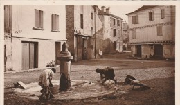 BERGERAC (Dordogne) - Les Laveuses - Place Pelissière - Bergerac