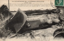 78 - VILLEPREUX La Catastrophe De Villepreux Dans Un Terrible Accident...La Locomotive Du Train Tamponneur... - Villepreux