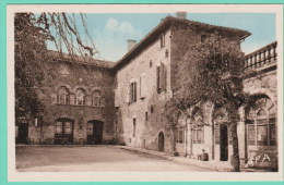 4 - VAOUR - HOTEL DU PARC - LA COUR ET LA TERRASSE - Vaour