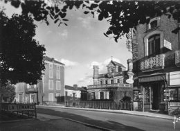 V310 Cpsm 47 Libos - La Rue Belhomme Et Le Pont Sur La Lémance - Libos