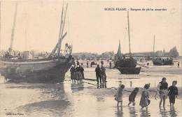 Berck    62    Scène Et Thème Pêche:   Bateaux  Amarrés - Berck