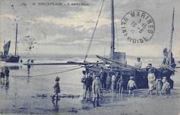 Berck    62    Scène Et Thème Pêche:   Bateau A Marée Basse - Berck