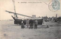 Berck    62    Scène Et Thème Pêche:   Pêcheurs Préparant Leur Filets - Berck