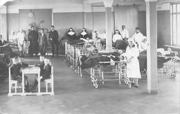 Berck    62      Intérieur De L'Hôpital .  Enfants Malades Et Personnel Soignant. Carte Photo - Berck