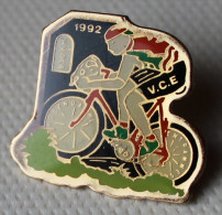 Pin´s Cyclisme Vélo Cycling . VCE - Cyclisme