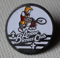 Pin´s Cyclisme Vélo Cycling . ARMOR BICROSS CLUB . Hermine Bretonne . Breizh . Bretagne - Cyclisme