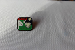 Pin´s Cyclisme Vélo Cycling  . Le Petit Paris-Camembert 1993 - Cyclisme