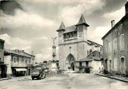 VILLEREAL PLACE DE EGLISE ET MONUMENT AUX MORTS - Autres & Non Classés