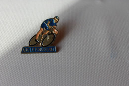 Pin´s Cyclisme Vélo Cycling . A C Le Fousseret . 31  Haute-Garonne - Cyclisme